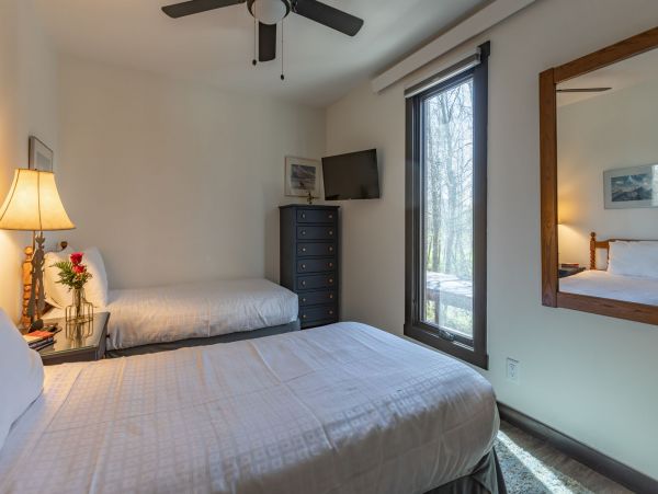 Amazing Vacation Condo  Sleeps 7 Guests.