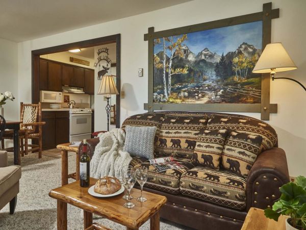 Teton Village Two Bedroom Condo, Walk to Lift.