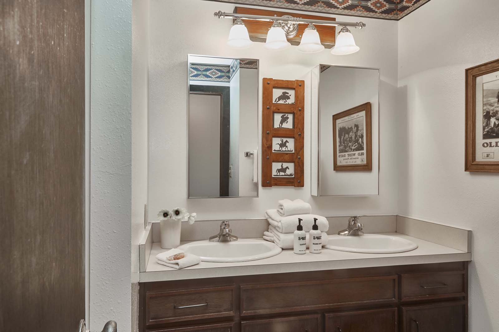 Teton Village Two Bedroom Condo, Walk to Lift.
