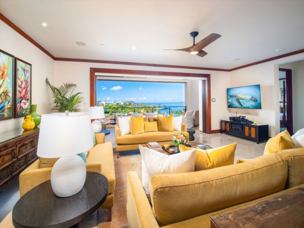 A Luxurious Oceanfront Penthouse in Wailea
