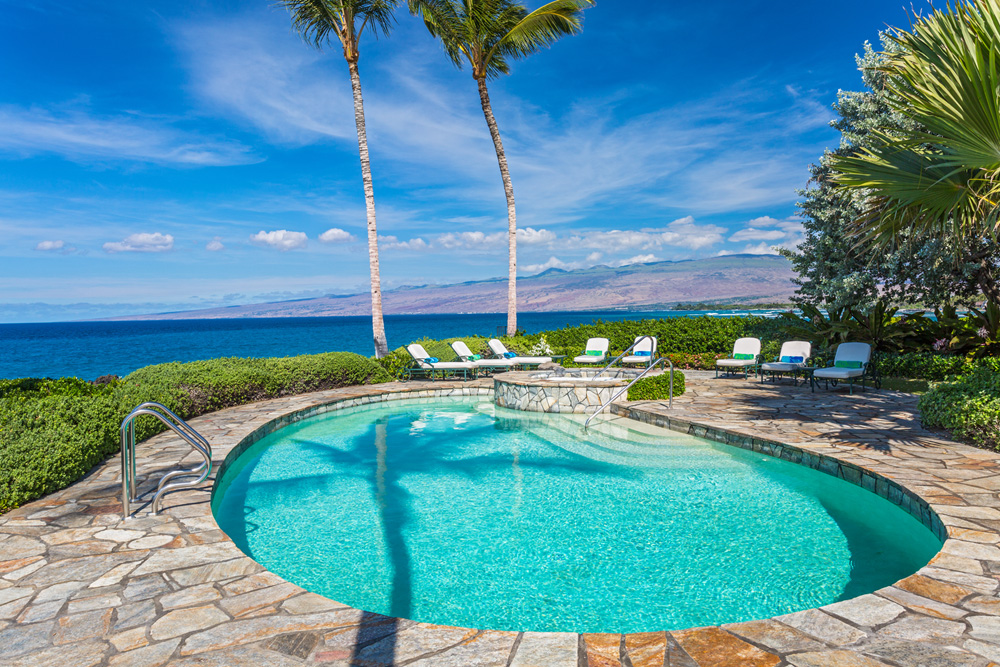 Opulent Luxury Vacation Estate in Kihei with 2 Pools 14 Guests
