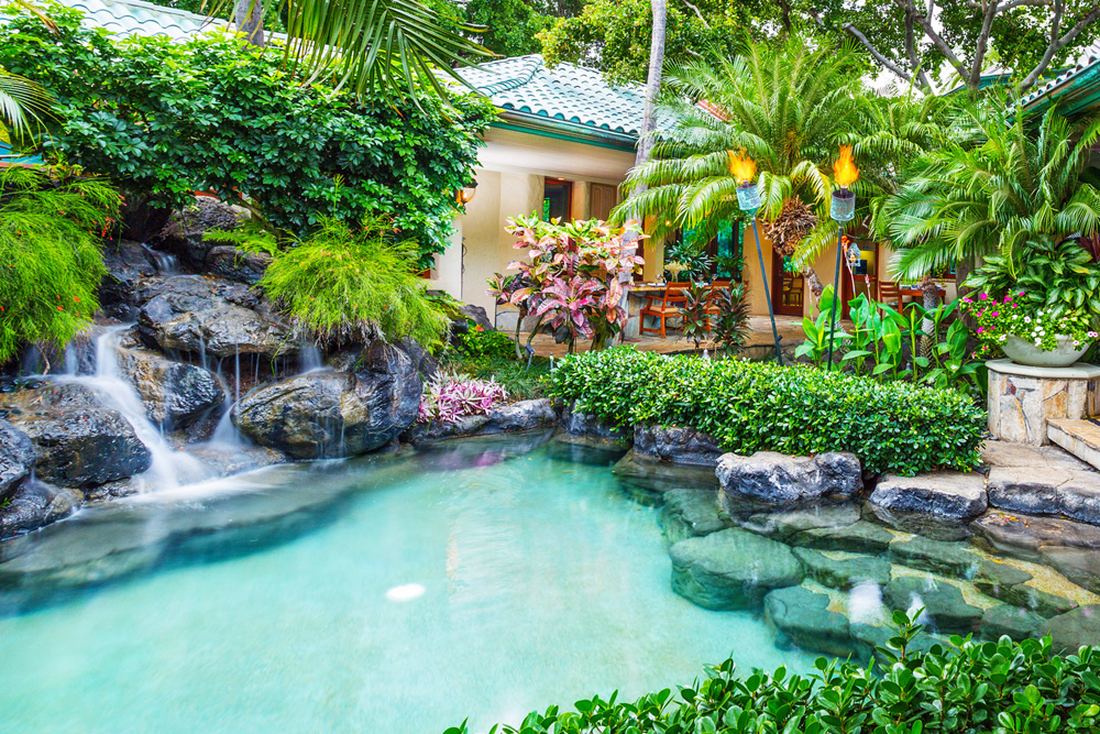 Opulent Luxury Vacation Estate in Kihei with 2 Pools 14 Guests