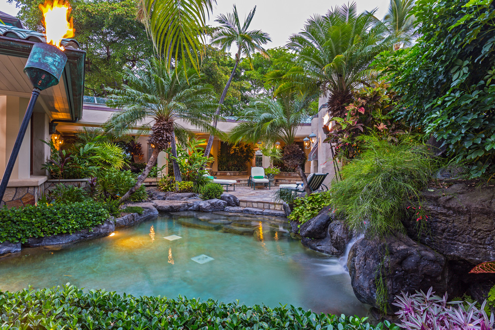 Opulent Luxury Vacation Estate in Kihei with 2 Pools 14 Guests