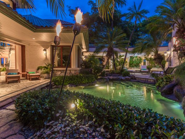Opulent Luxury Vacation Estate in Kihei with 2 Pools 14 Guests