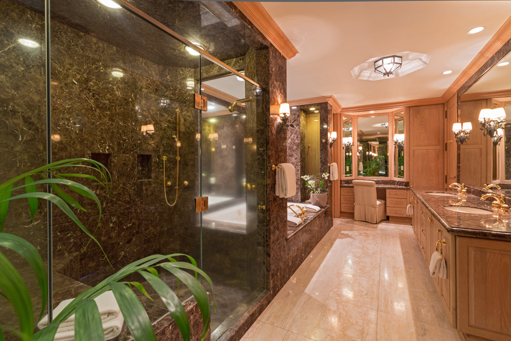 Opulent Luxury Vacation Estate in Kihei with 2 Pools 14 Guests