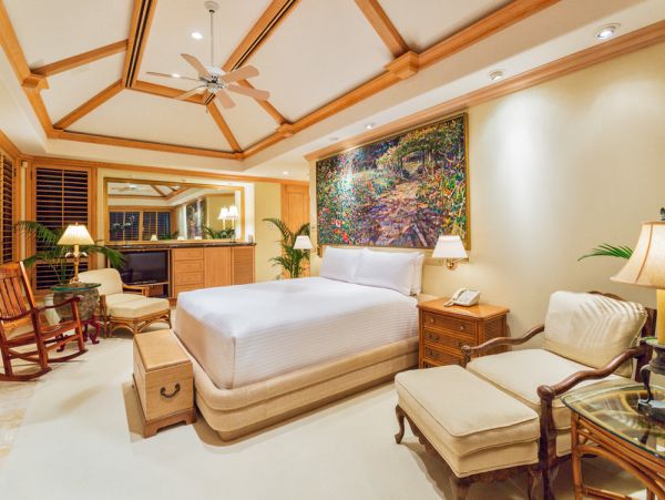 Opulent Luxury Vacation Estate in Kihei with 2 Pools 14 Guests