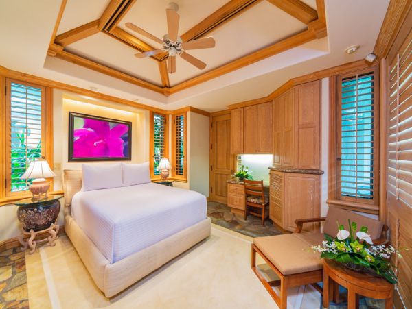 Opulent Luxury Vacation Estate in Kihei with 2 Pools 14 Guests