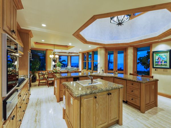 Opulent Luxury Vacation Estate in Kihei with 2 Pools 14 Guests