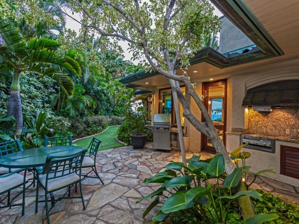 Opulent Luxury Vacation Estate in Kihei with 2 Pools 14 Guests