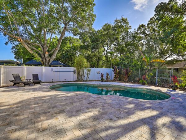 Five Bedroom Vacation Home in Clearwater with Private Pool