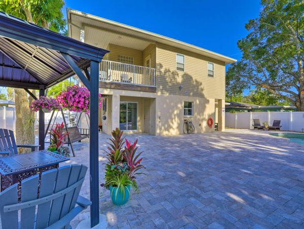 Five Bedroom Vacation Home in Clearwater with Private Pool