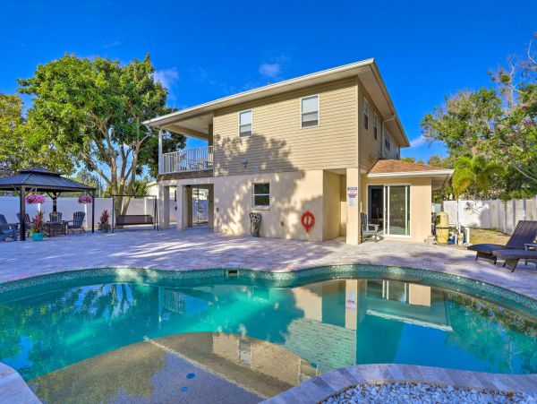 Five Bedroom Vacation Home in Clearwater with Private Pool