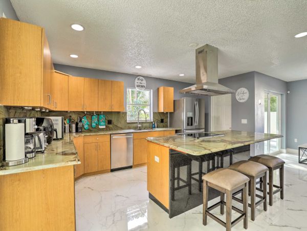 Five Bedroom Vacation Home in Clearwater with Private Pool