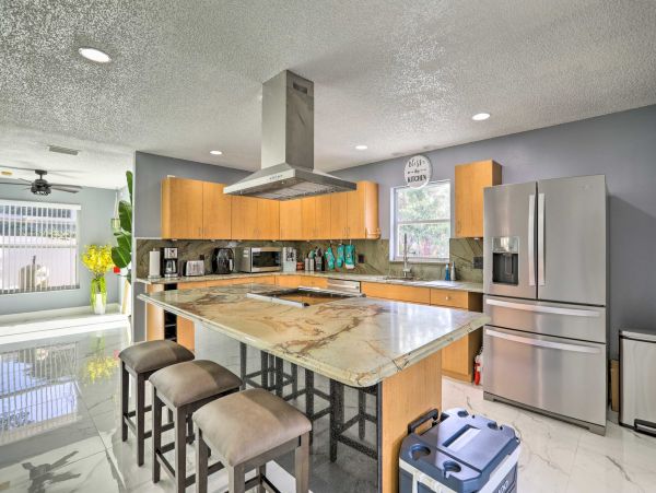 Five Bedroom Vacation Home in Clearwater with Private Pool