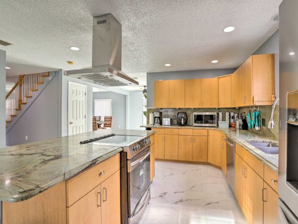 Five Bedroom Vacation Home in Clearwater with Private Pool