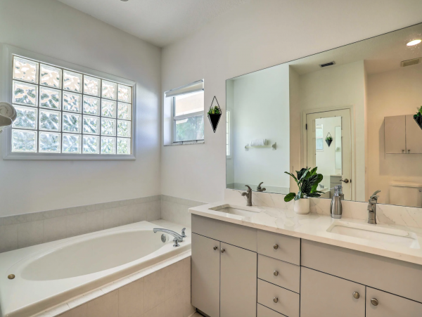 Five Bedroom Vacation Home in Clearwater with Private Pool