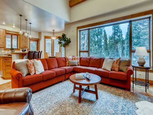 Gorgeous 6 Bedroom Home with Spa Sleeps 16