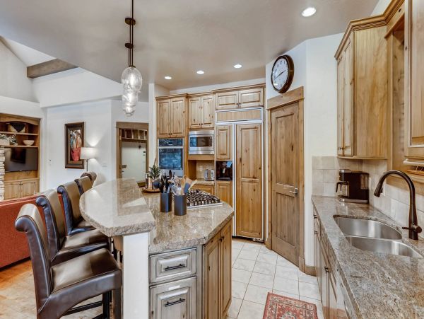 Gorgeous 6 Bedroom Home with Spa Sleeps 16