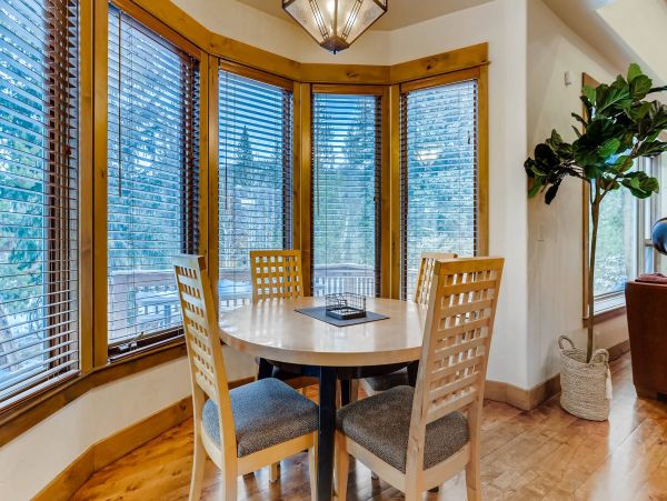 Gorgeous 6 Bedroom Home with Spa Sleeps 16