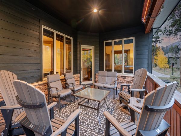 Gorgeous 6 Bedroom Home with Spa Sleeps 16