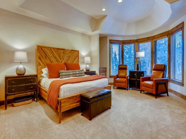 Gorgeous 6 Bedroom Home with Spa Sleeps 16