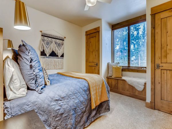 Gorgeous 6 Bedroom Home with Spa Sleeps 16