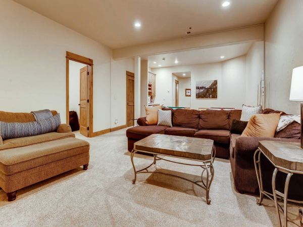 Gorgeous 6 Bedroom Home with Spa Sleeps 16