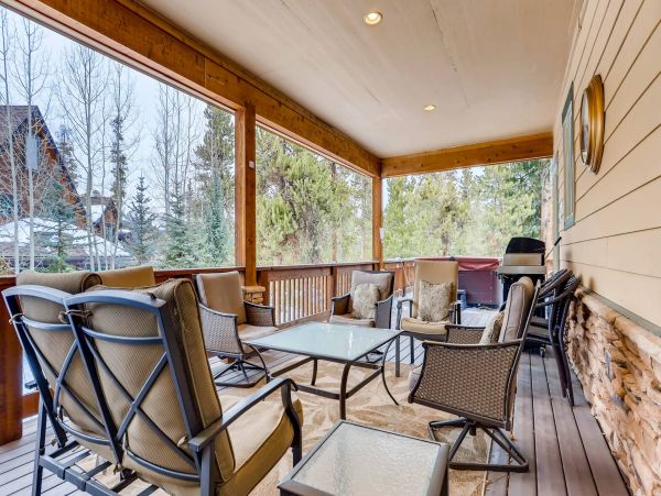 Gorgeous 6 Bedroom Home with Spa Sleeps 16