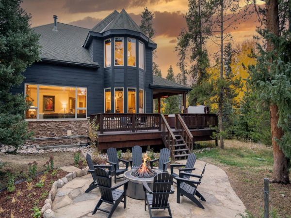 Gorgeous 6 Bedroom Home with Spa Sleeps 16