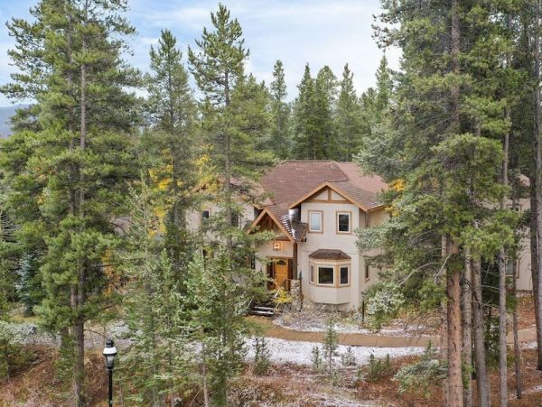 Breckenridge 8 Bedroom Home Walk to Ski Sleeps 18