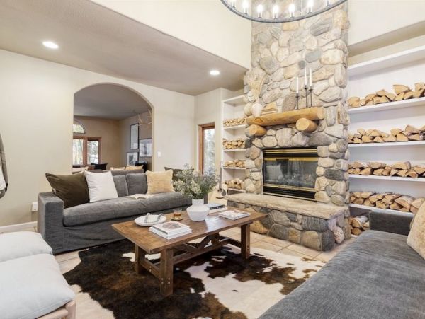 Breckenridge 8 Bedroom Home Walk to Ski Sleeps 18