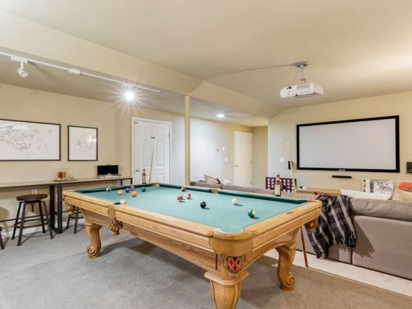 Breckenridge 8 Bedroom Home Walk to Ski Sleeps 18