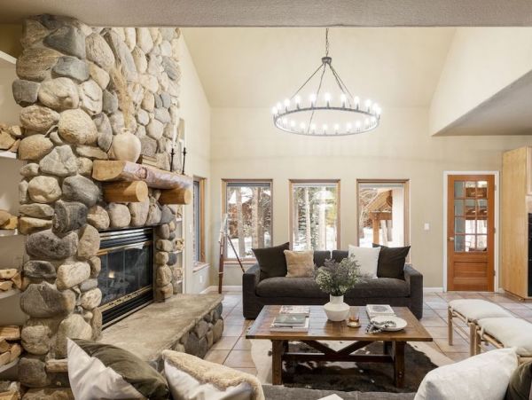 Breckenridge 8 Bedroom Home Walk to Ski Sleeps 18