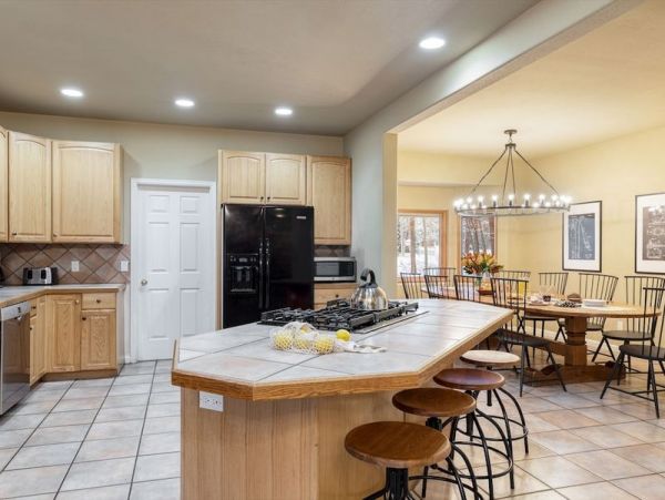 Breckenridge 8 Bedroom Home Walk to Ski Sleeps 18