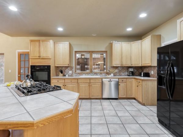 Breckenridge 8 Bedroom Home Walk to Ski Sleeps 18