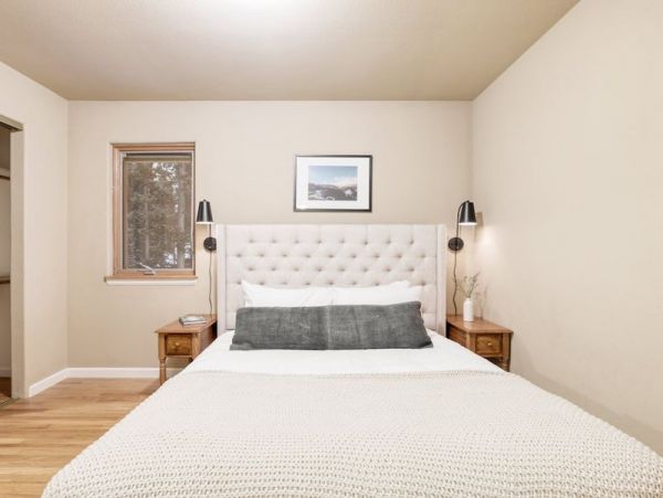 Breckenridge 8 Bedroom Home Walk to Ski Sleeps 18