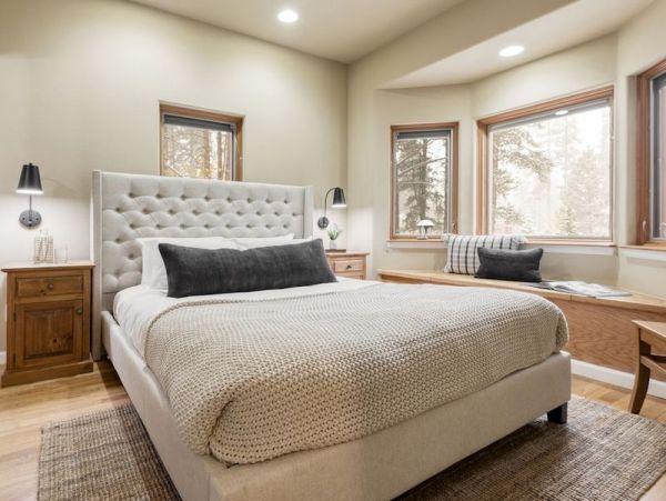Breckenridge 8 Bedroom Home Walk to Ski Sleeps 18