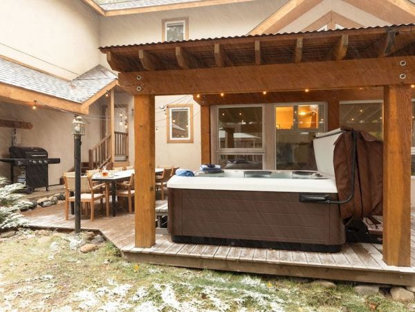 Breckenridge 8 Bedroom Home Walk to Ski Sleeps 18