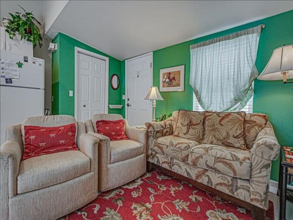 Boca Grande One Bedroom Studio with Communal Pool & Grill