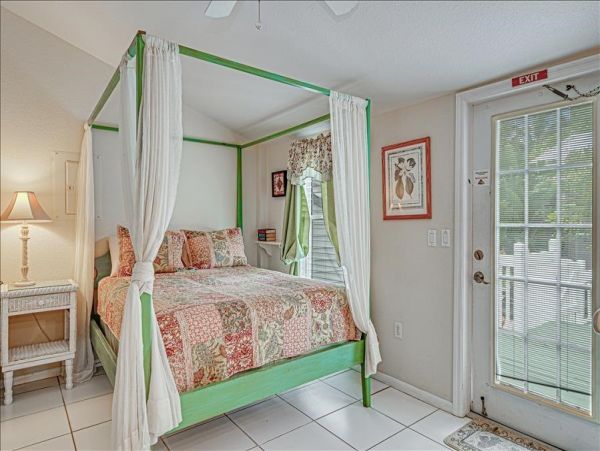 Boca Grande One Bedroom Studio with Communal Pool & Grill