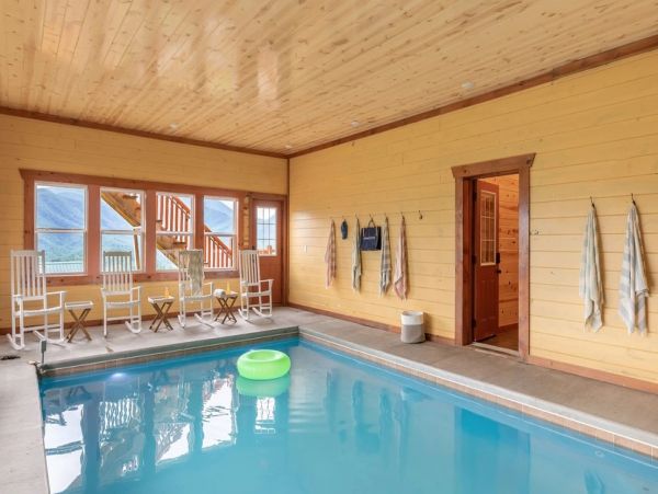 Pigeon Forge Twelve Bedroom Vacation Cabin with Private Pool