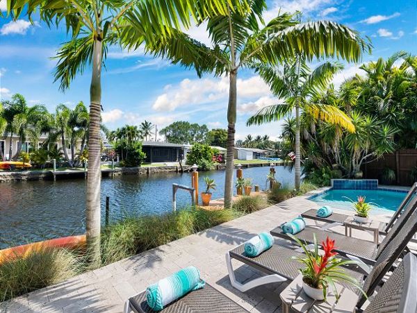 Lovely 2 Bedroom Fort Lauderdale Home Pool & Dock