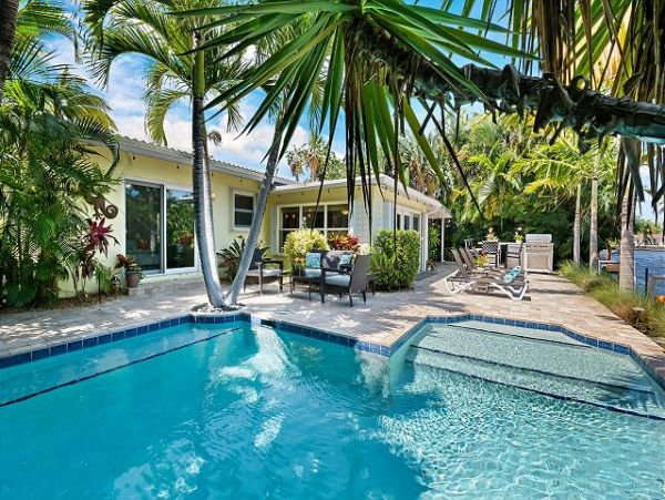 Lovely 2 Bedroom Fort Lauderdale Home Pool & Dock