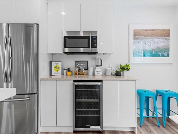 Fort Lauderdale 3 Bedroom Home with Pool & Tiki Bar