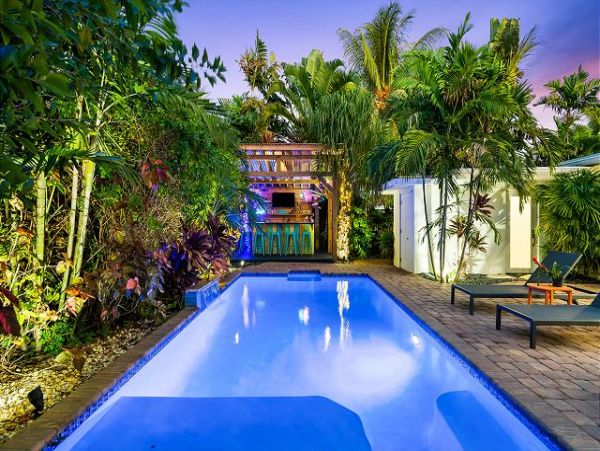 Fort Lauderdale 3 Bedroom Home with Pool & Tiki Bar