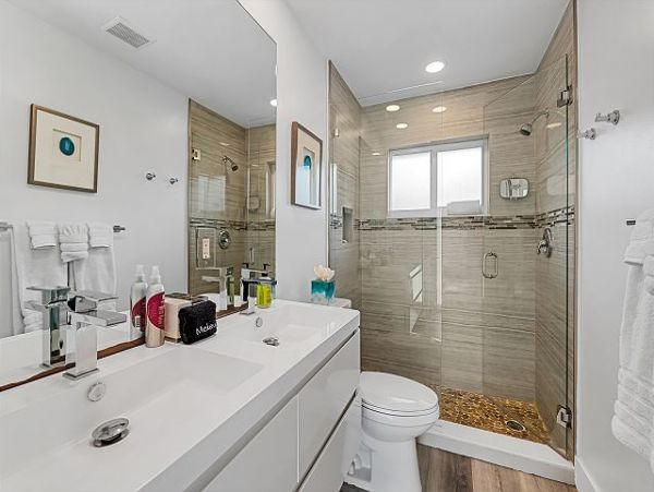 Fort Lauderdale 3 Bedroom Home with Pool & Tiki Bar