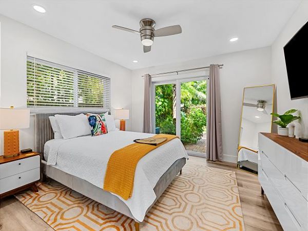 Fort Lauderdale 3 Bedroom Home with Pool & Tiki Bar