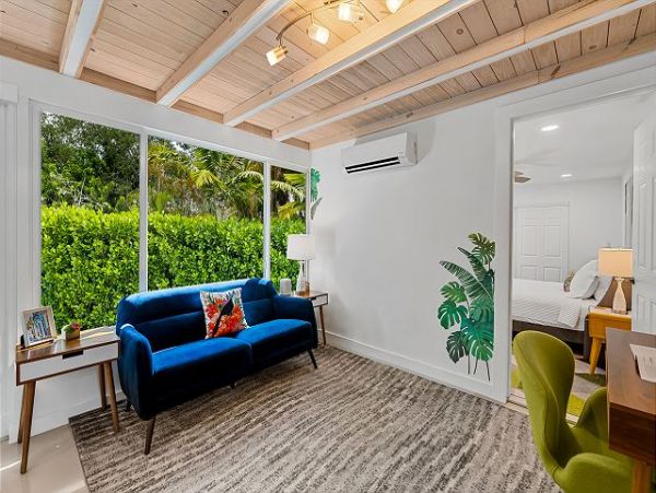 Fort Lauderdale 3 Bedroom Home with Pool & Tiki Bar