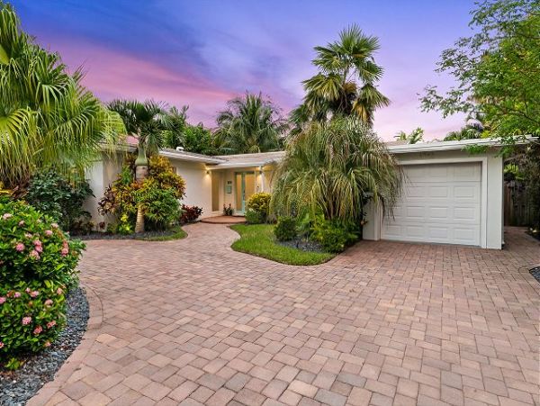 Fort Lauderdale 3 Bedroom Home with Pool & Tiki Bar