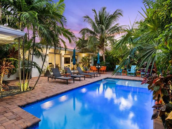 Fort Lauderdale 3 Bedroom Home with Pool & Tiki Bar